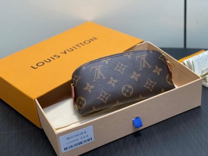 Louis Vuitton Cosmetic Pouch in Monogram canvas