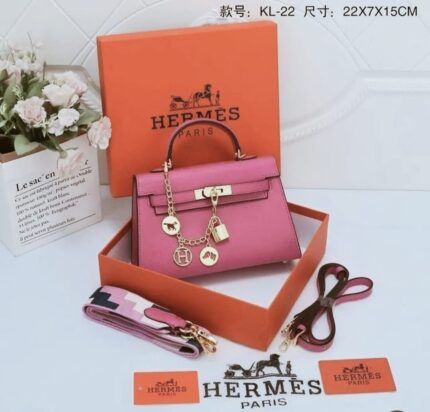 Hermès mini Kelly 20 in pink color