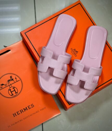 Hermès Oran sandals in a light pink color