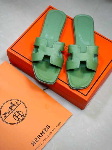 Hermès Oran sandals in green