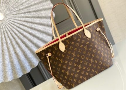 Louis Vuitton Neverfull MM tote bag in monogram