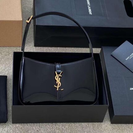 Saint Laurent Le 5 à 7 shoulder bag
