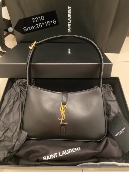 Saint Laurent Le 5 à 7 hobo bag