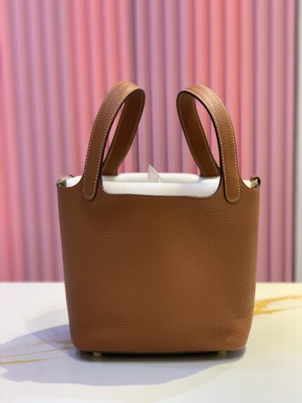 Hermès Picotin Lock 18 bag in gold Taurillon Clemence leather.