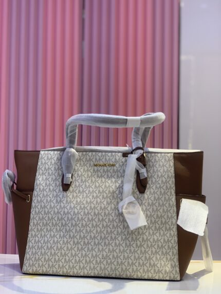 Michael Kors Gilly large logo and leather tote bag