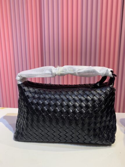Bottega Veneta Intrecciato leather handbag in black